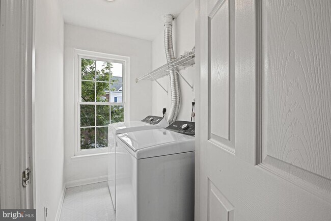 Building Photo - 46186 Walpole Terrace