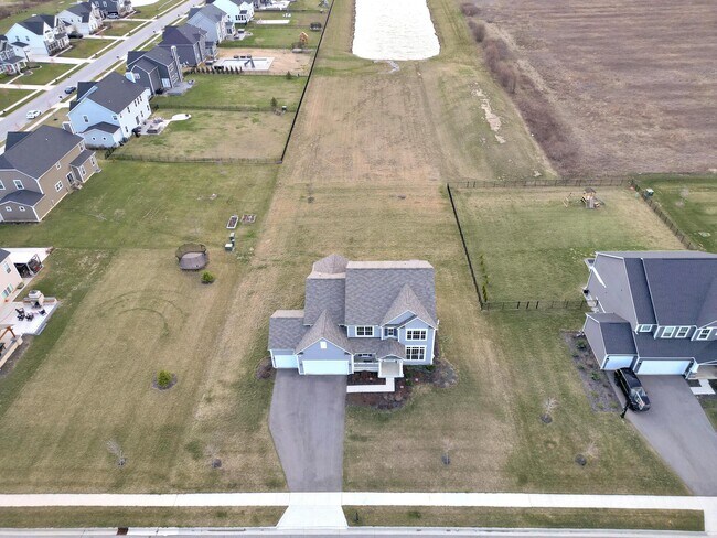 Building Photo - 2390 Glenvale Dr