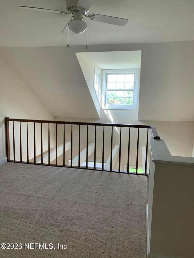 Building Photo - 842 Cedar St