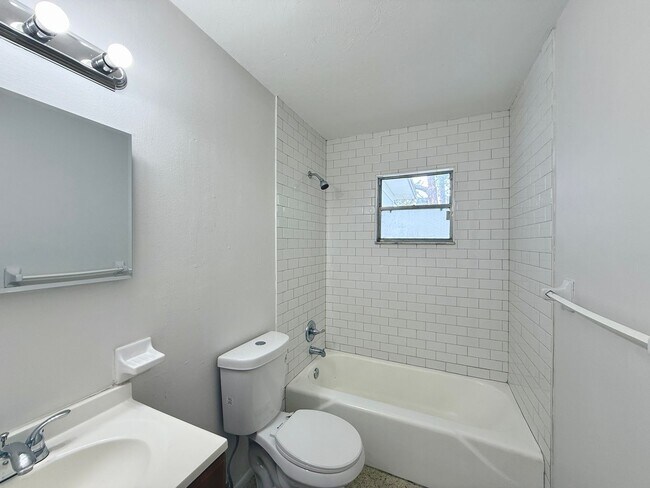 Building Photo - 2912 24th St W