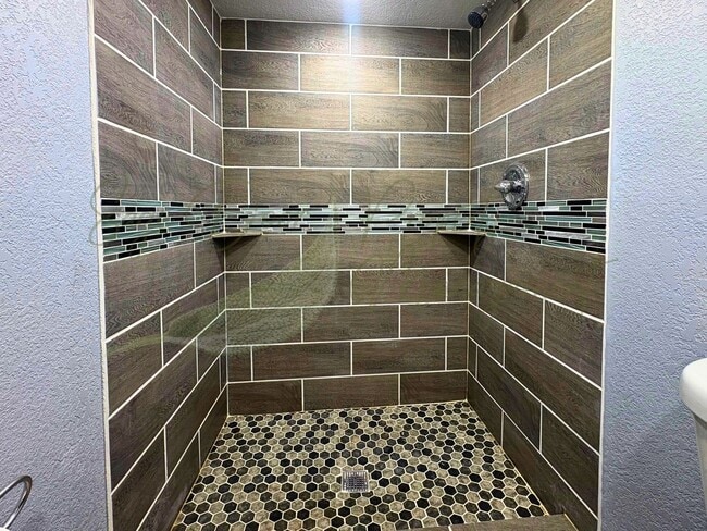 Building Photo - 7218 Agnes Ave