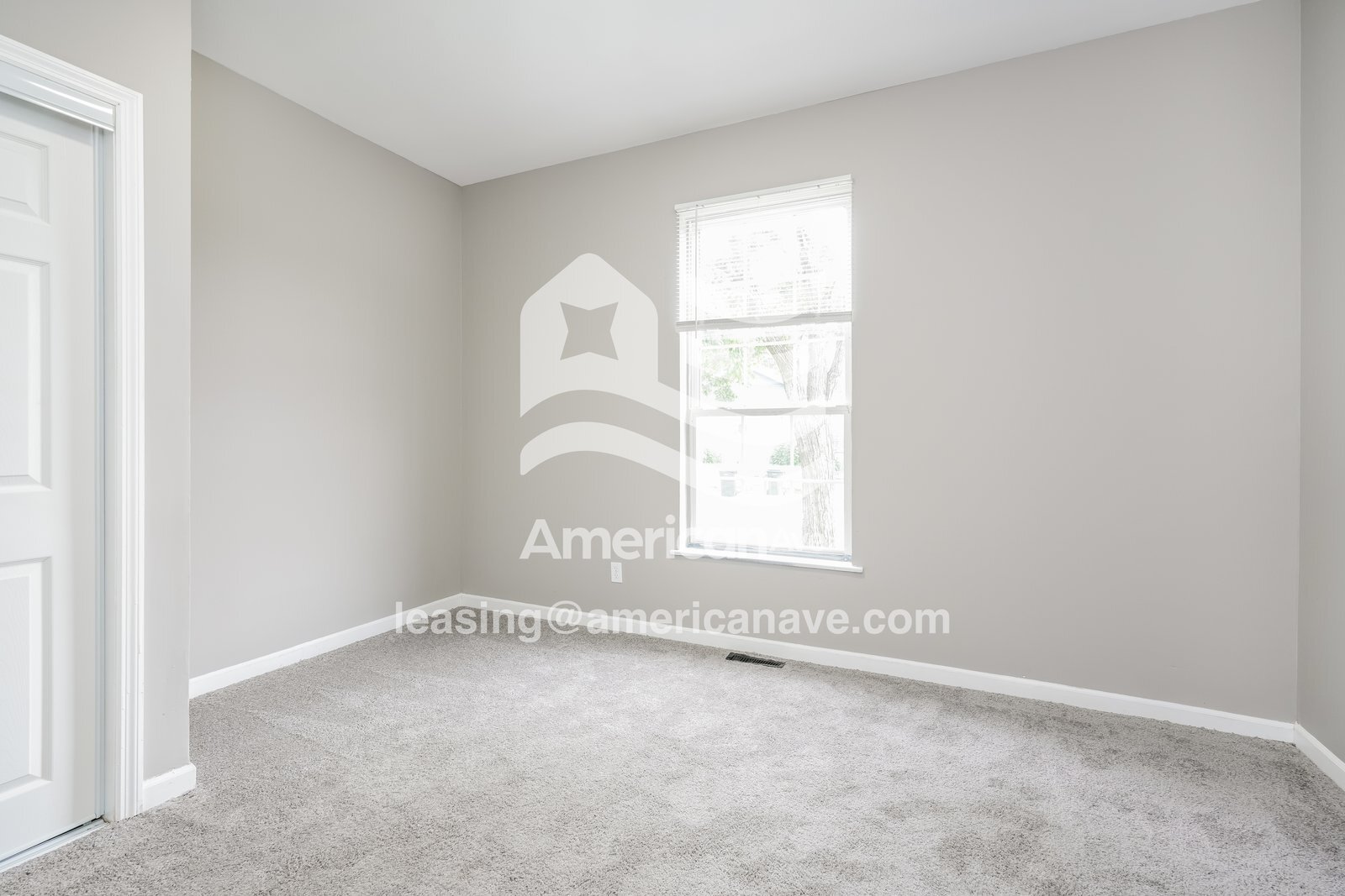 Building Photo - 924 E Dayton St