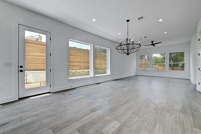 Building Photo - 2308 Maxwell Ln