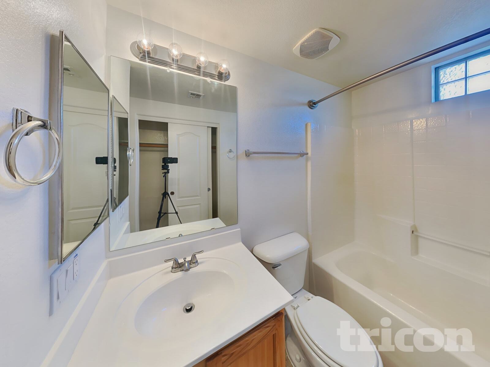 Building Photo - 16825 N 14th St