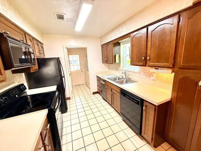 Primary Photo - 2217 Indian Creek Dr