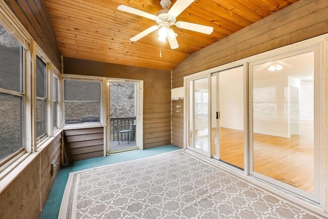 Building Photo - 325 N Water St