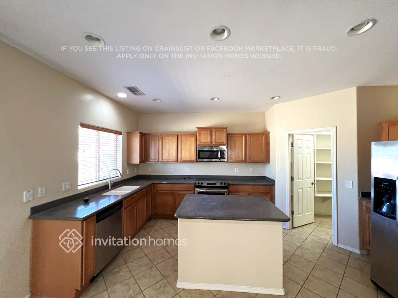 Building Photo - 41552 N Salix Dr