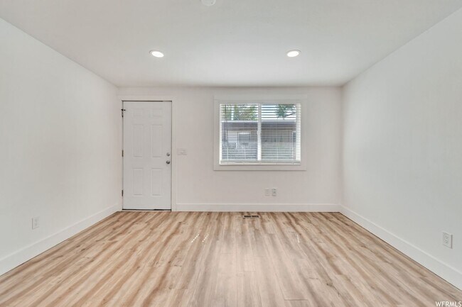 Building Photo - 927 W 1100 N