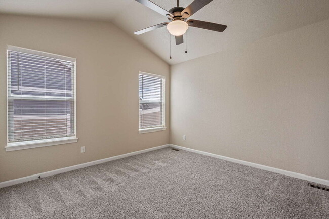 Building Photo - Like New Single Family Home!