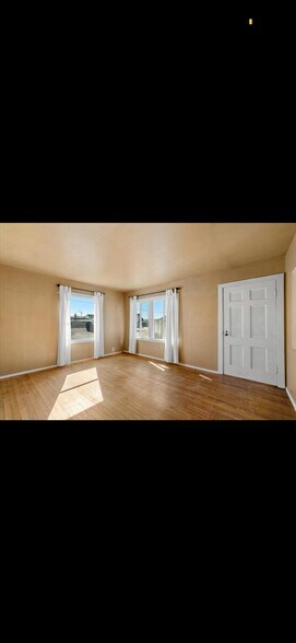 Building Photo - 945 9th St