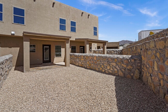 Building Photo - 6315 Escondido Dr
