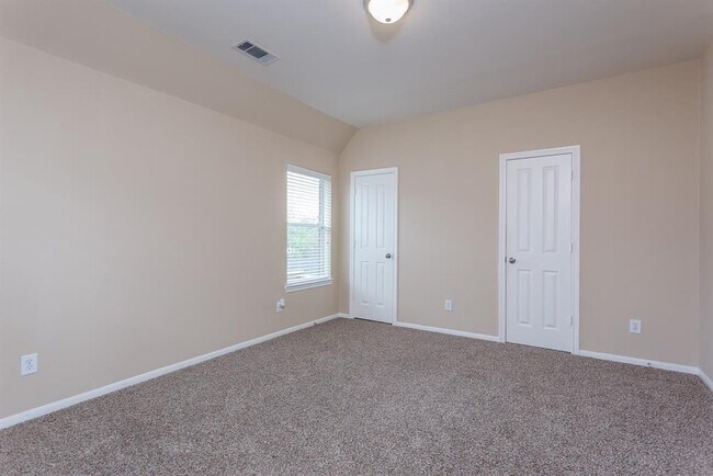 Building Photo - 5918 Union Springs