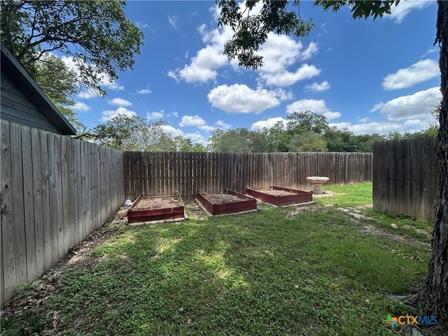 Building Photo - 237 E Garza St