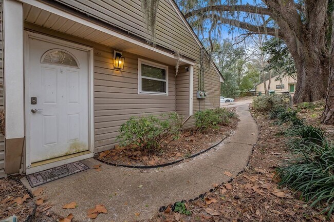 Building Photo - 2815 Misty Garden Cir