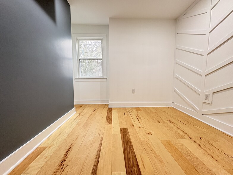 Building Photo - 5842 Hobart St