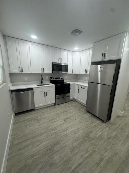 Building Photo - 2590 Hayden Dr