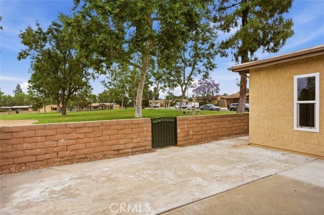 Building Photo - 725 Palomares Ave
