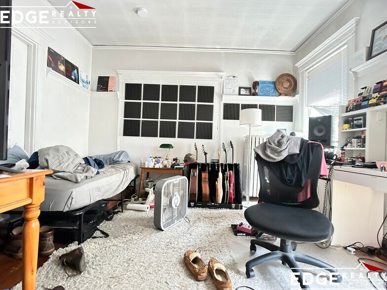 Building Photo - 324 Faneuil St