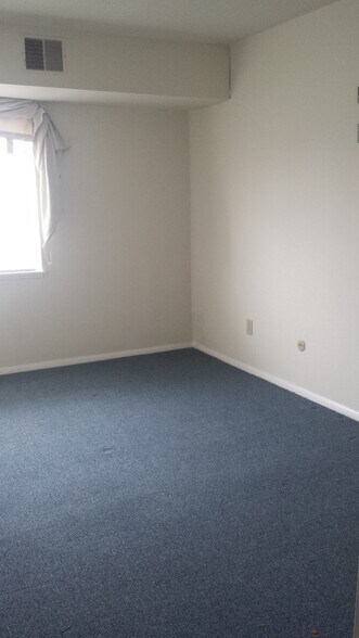 Second bedroom - 806 Stratford Dr