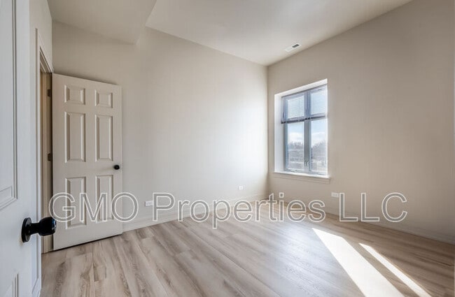 Building Photo - 1427 S Kedzie Ave