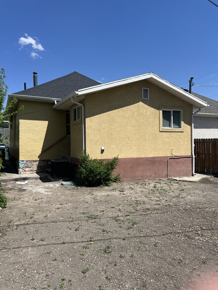 Building Photo - 873 w 300 s