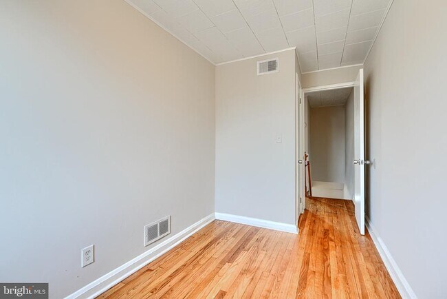 Building Photo - 602 Aldworth Rd