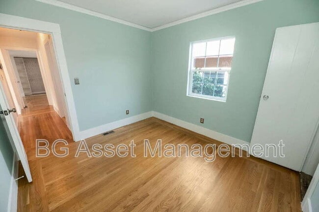 Building Photo - 5524 Shattuck Ave.