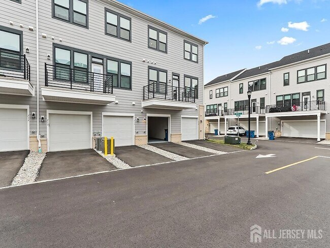 Building Photo - 715 Parker Blvd