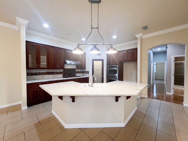 Building Photo - Spacious Single Story Three Bedroom Home