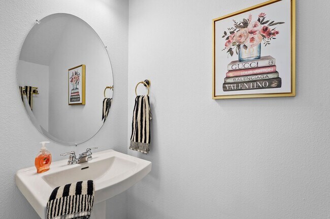 Building Photo - Beautifull Furnished Townhome - Nokomis - ...