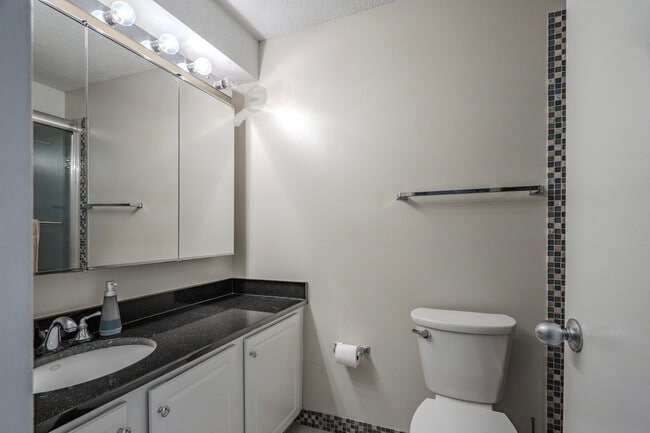 Building Photo - 10 E Ontario St