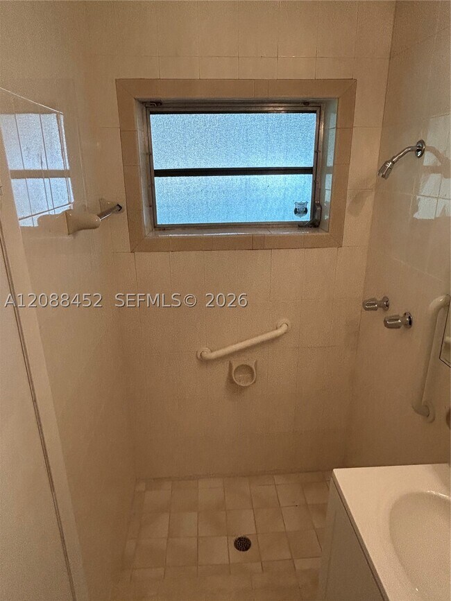 Building Photo - 5372 W 4th Ln