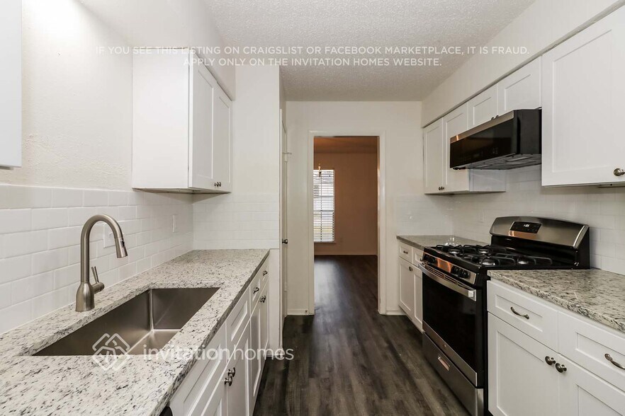 Building Photo - 5802 Longforest Dr