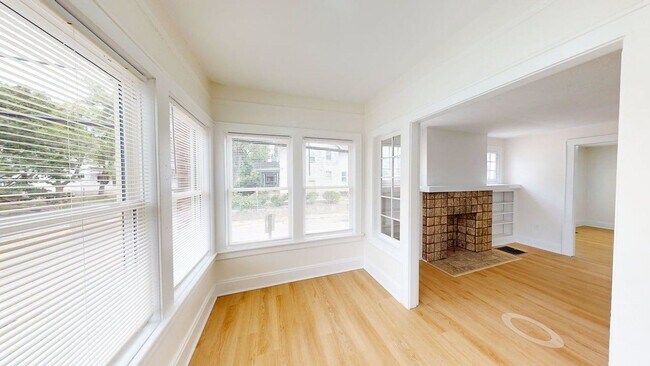 Building Photo - 978 Linwood Ave