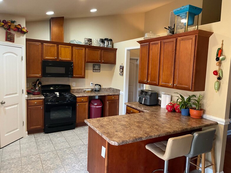 Building Photo - 879 Vandenburg Dr