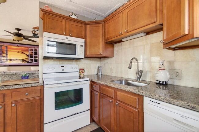 Building Photo - 33 Fanshaw A