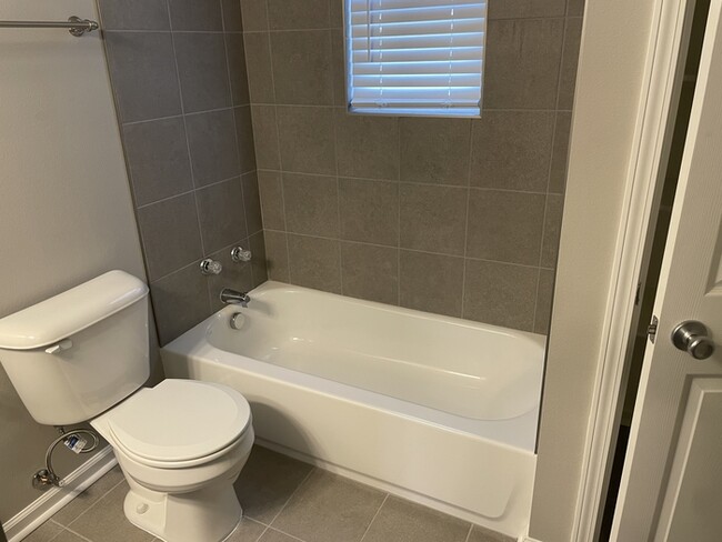 Building Photo - Totally Remodeled 2 bedroom 1.5 bath Townh...