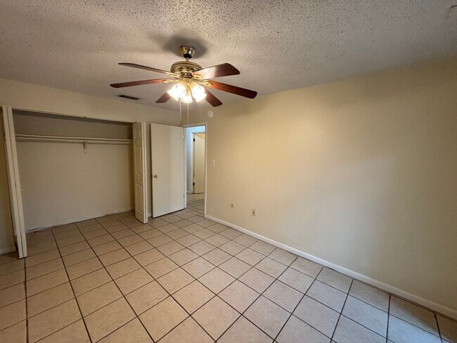 Building Photo - 904 SW 62nd Terrace