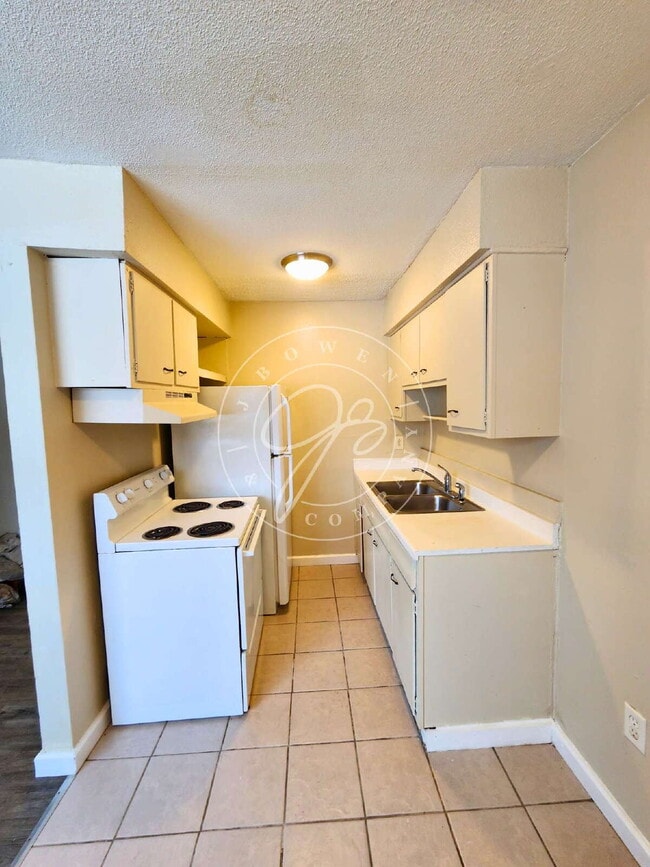 Building Photo - Clean & Affordable 1-Bedroom – Move-In Ready – East Toledo