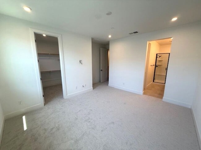 Building Photo - Brand New Townhome in Moonstone Community ...