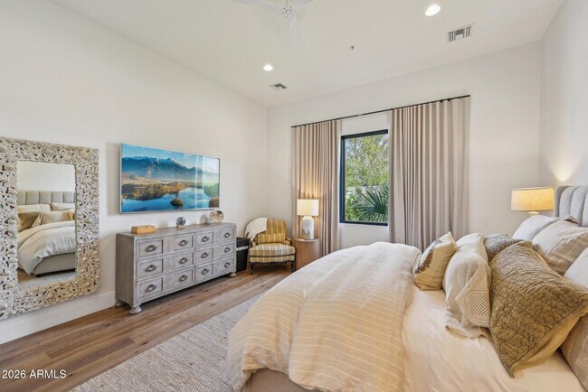 Building Photo - 9899 N 79th Way