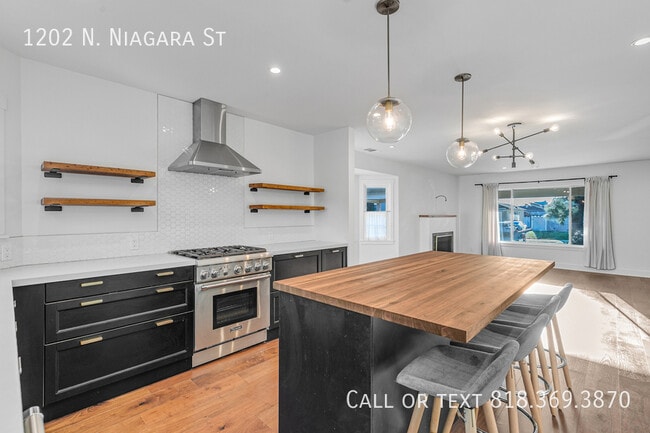 Building Photo - 1202 N Niagara St