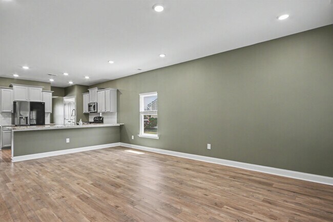 Building Photo - 2223 Blue Crane Cir