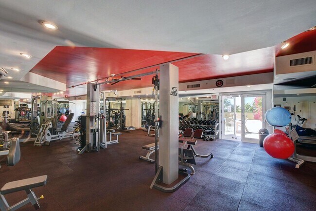 Building Photo - 1551 N Flagler Dr
