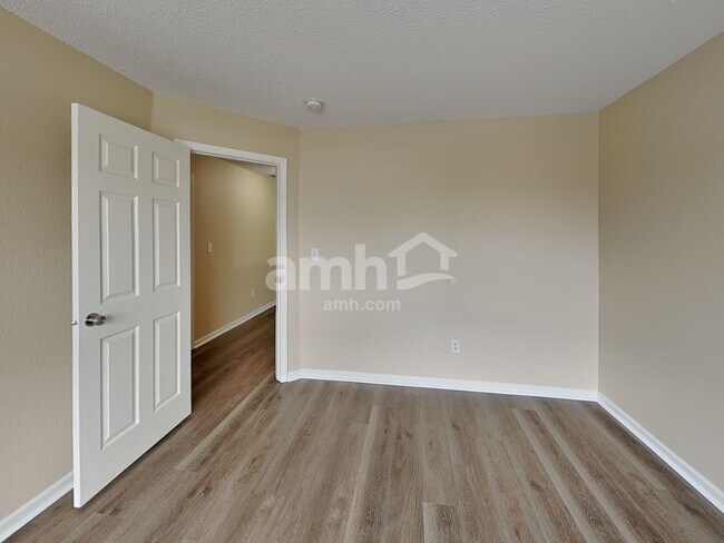 Building Photo - 10221 Blue Sky Dr