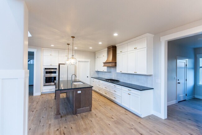 Building Photo - 1148 N Highpass Dr