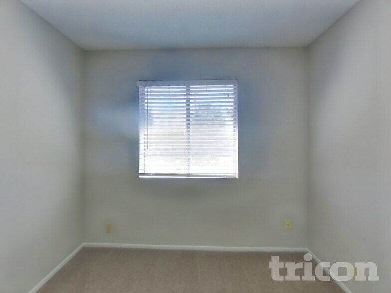 Building Photo - 313 W Nopal Pl