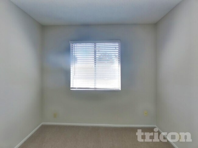 Building Photo - 313 W Nopal Pl
