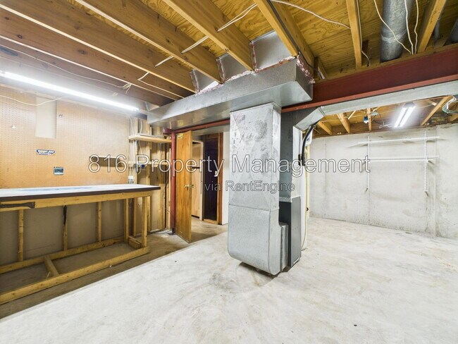 Building Photo - 168 SW Robin Rd