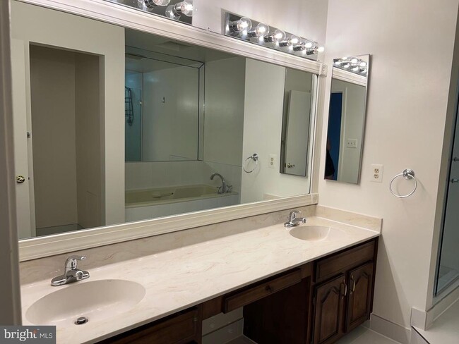 Building Photo - 5723 Brewer House Cir